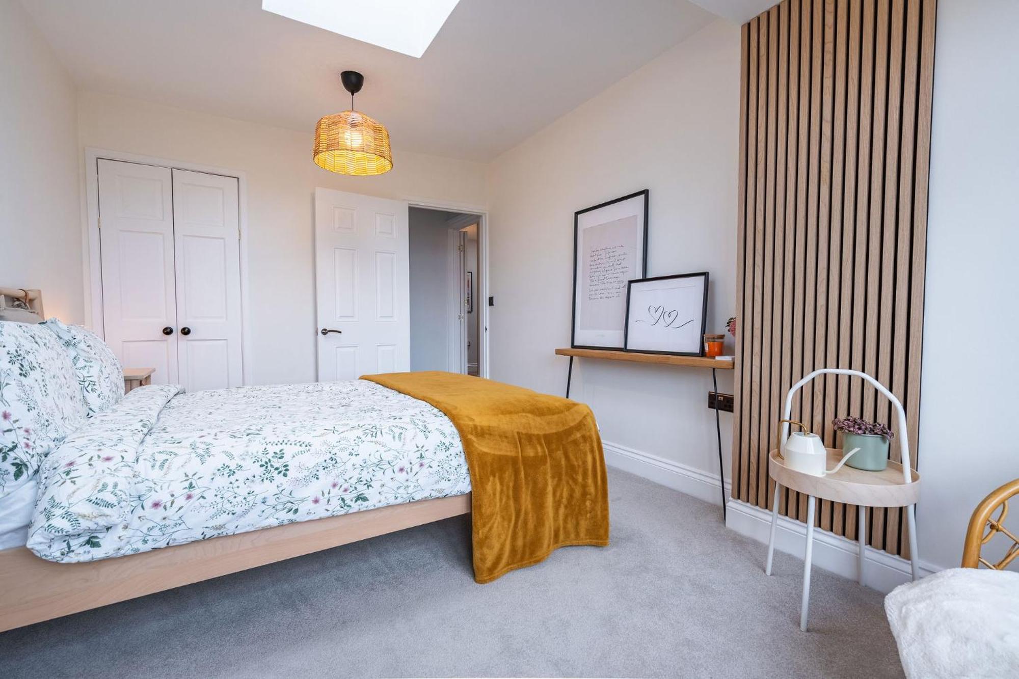 Nature Inspired With 3 - 10 Mins From Manchester Airport Holiday home *