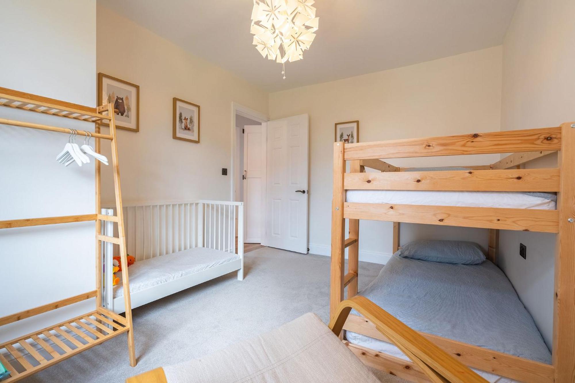 Nature Inspired With 3 - 10 Mins From Manchester Airport Timperley