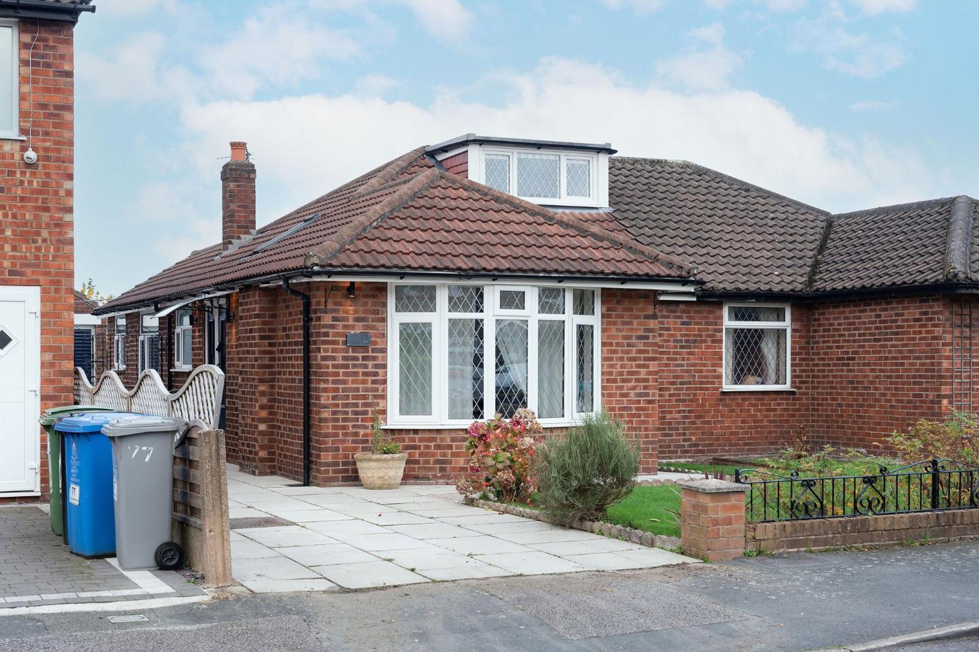 Holiday home Nature Inspired With 3 - 10 Mins From Manchester Airport