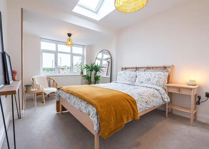 Nature Inspired Bungalow With 3 Rooms - 10 Mins From Manchester Airport